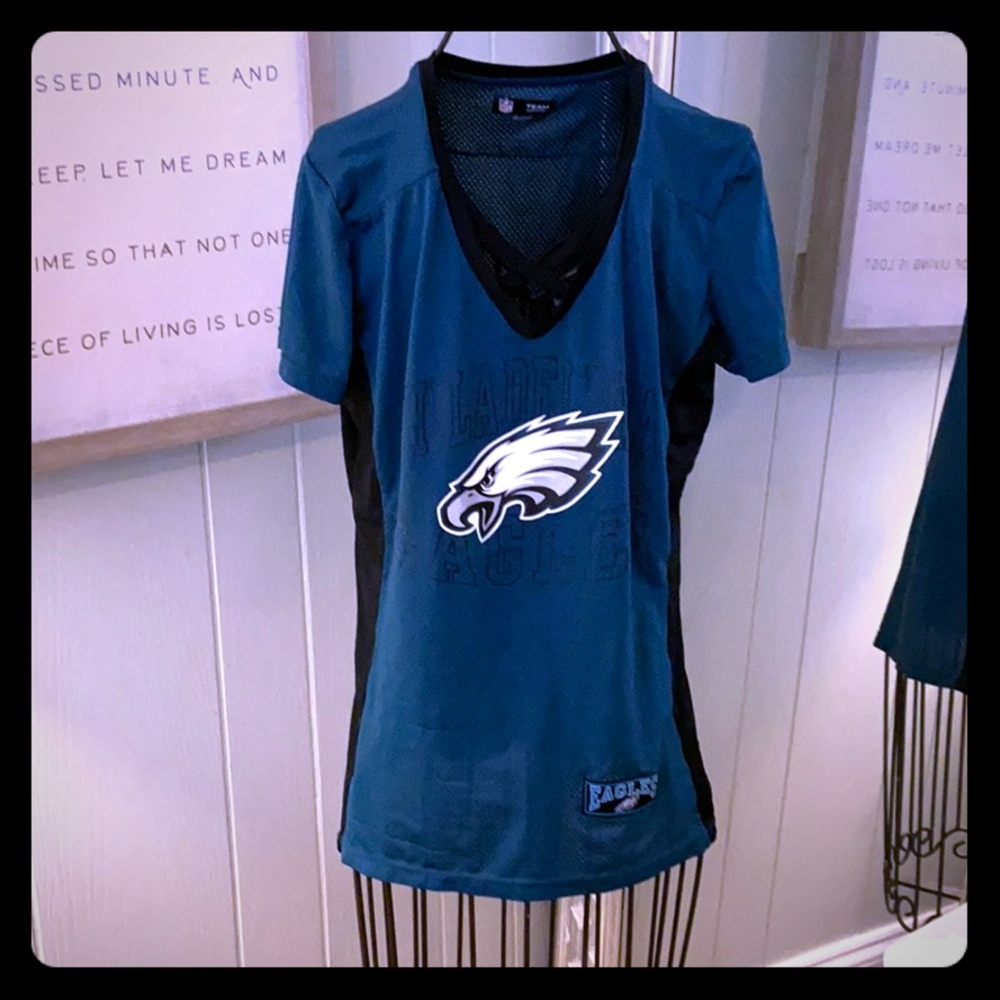 NFL Philadelphia Eagles V neck T-shirt 💚🏈